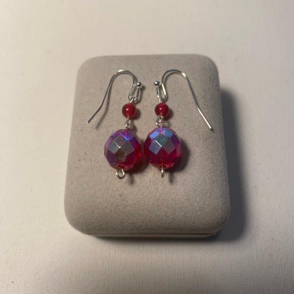๐ Tara Designs vintage ruby red fire polished round faceted glass bead earrings - Picture 3 of 7